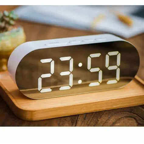 Reloj despertador con espejo digital